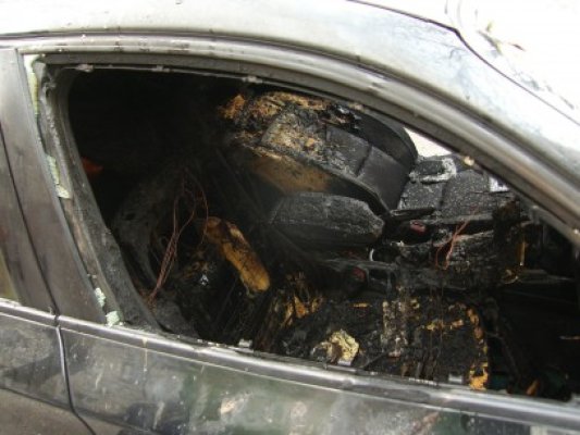 Un autoturism a luat foc la intrare în Neptun
